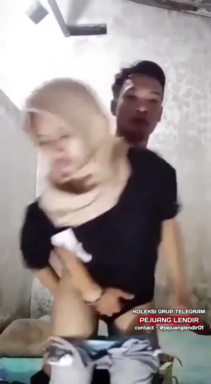 ABG baru pertama kali di entot sambil berdiri
